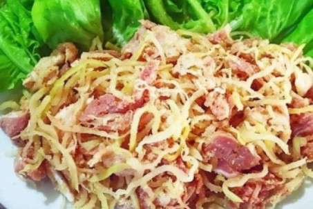 Thịt chua đu đủ - món ăn truyền thống của người Mường Tân Sơn mỗi dịp Tết đến xuân về