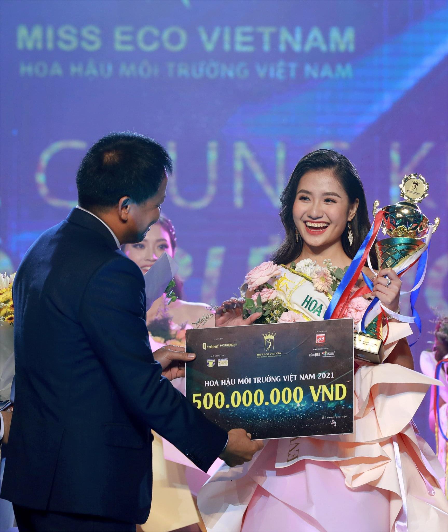 Khoảnh khắc Nguyễn Thanh Hà&nbsp;đăng quang “Hoa hậu Môi trường Việt Nam”