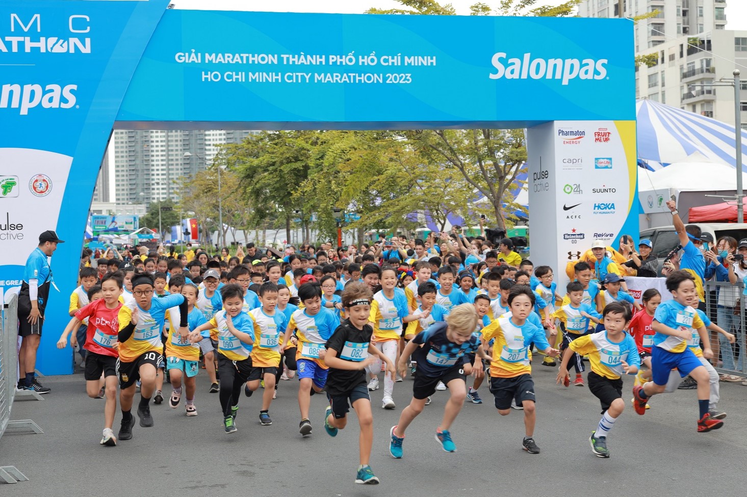 Hàng ngàn người chạy khai xuân 2023 tại giải Salonpas HCMC Marathon lần thứ 10 - 7