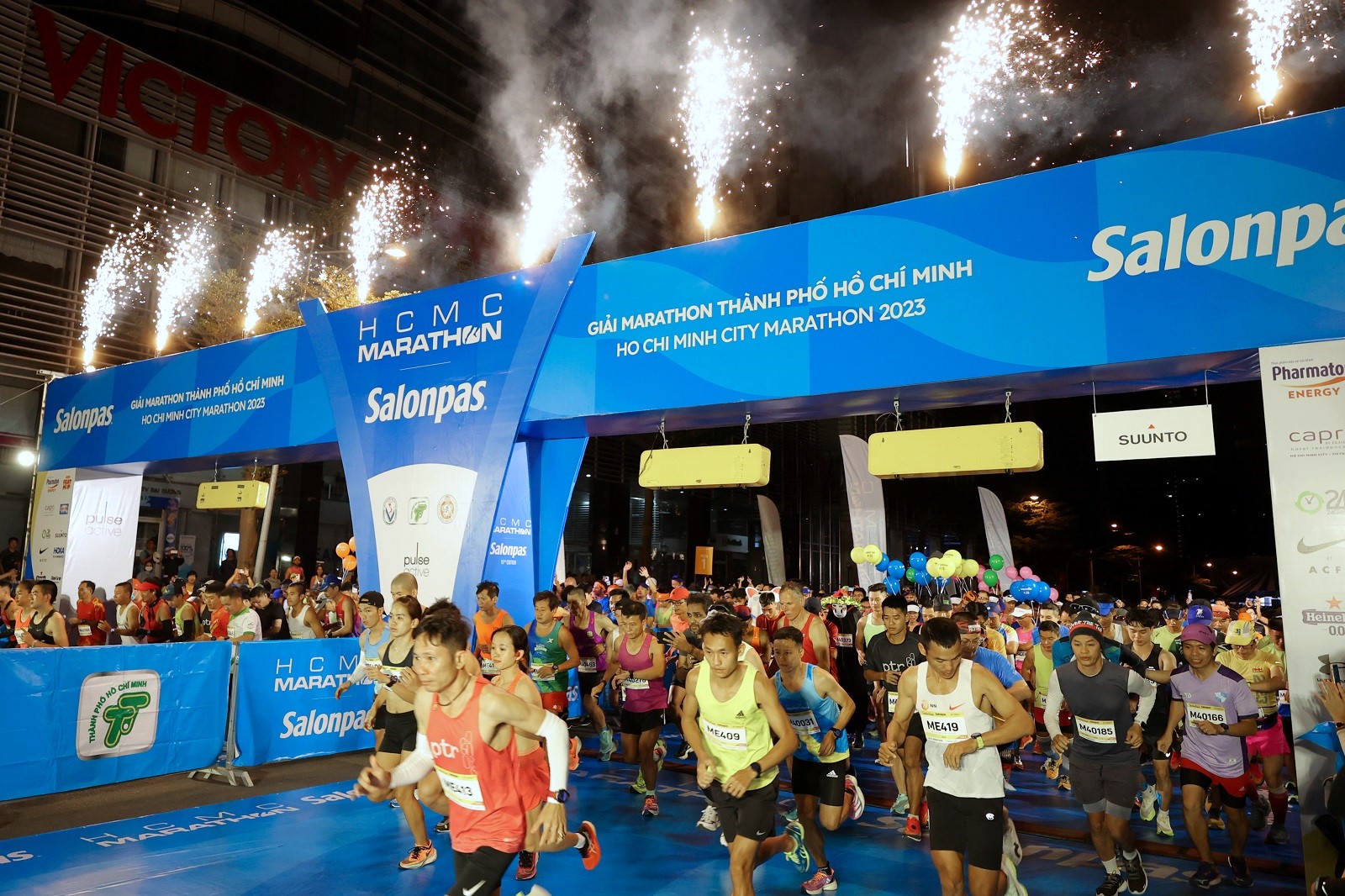 Hàng ngàn người chạy khai xuân 2023 tại giải Salonpas HCMC Marathon lần thứ 10 - 1