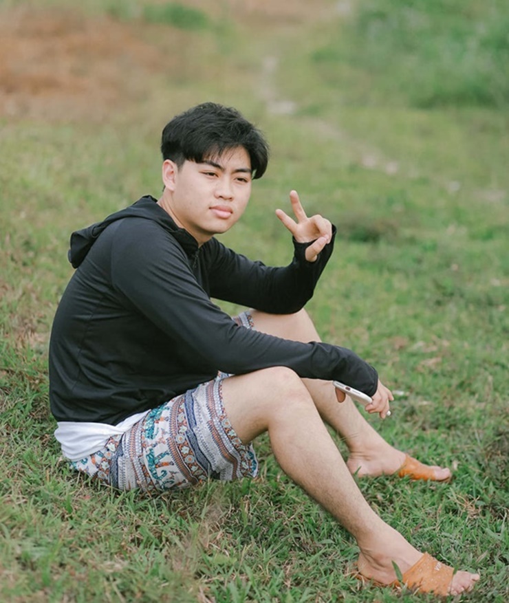 Minh Trường là Youtuber nhận được lượng theo dõi lớn. Anh chàng này cùng mẹ là bà Tuyết Diamond đã tạo nên nhiều clip hút khán giả.
