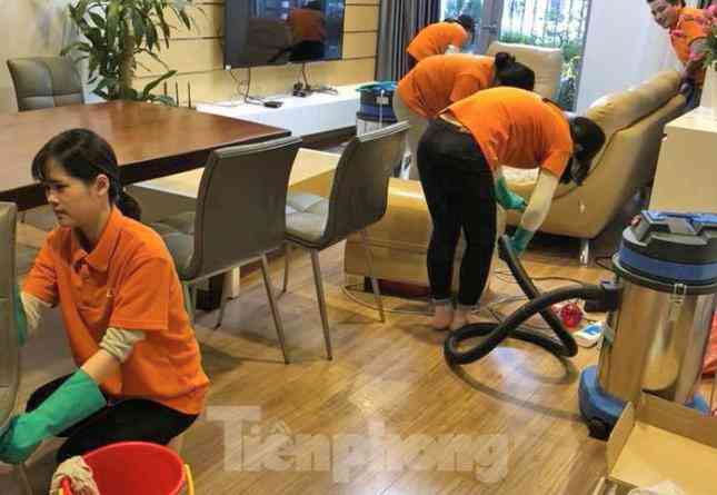 Các công ty dọn dẹp vệ sinh nhà ở dịp Tết Nguyên đán đang quá tải.