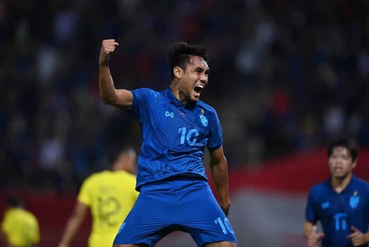 Video bóng đá Thái Lan - Malaysia: Vùi dập 3 bàn, đặt vé chung kết trong mơ (AFF Cup) - 1