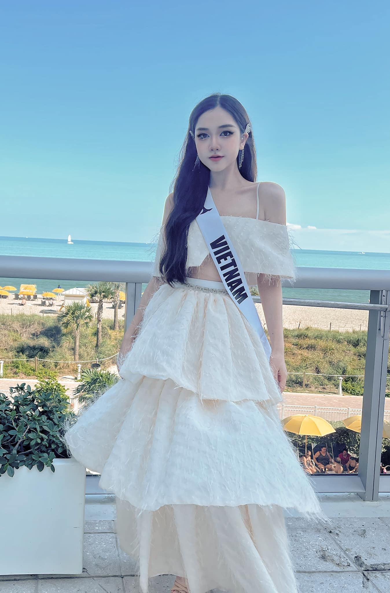 Thoại Nghi dừng chân ở top 16 Miss Teen Universe.