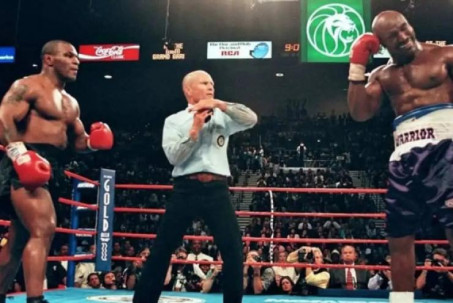 Mike Tyson cắn tai đối thủ chấn động thế giới Boxing: Holyfield thú nhận đã thắng may