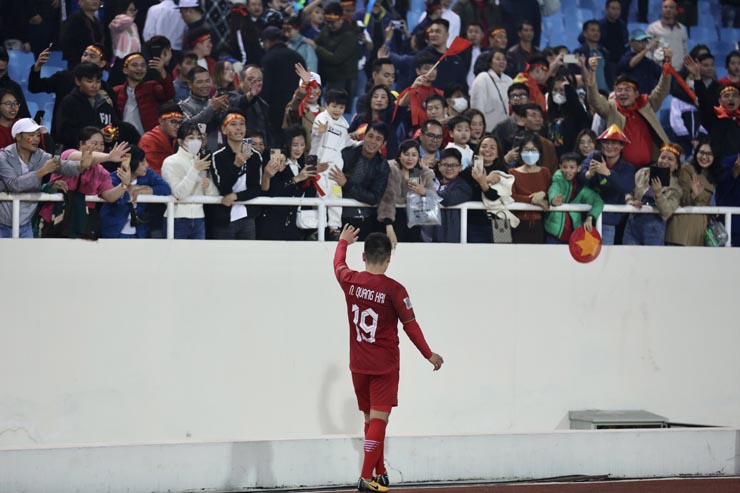 ĐT Việt Nam vỡ òa ăn mừng vào chung kết AFF Cup, vinh danh Tiến Linh - Văn Lâm - 10