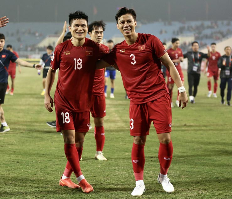 ĐT Việt Nam vỡ òa ăn mừng vào chung kết AFF Cup, vinh danh Tiến Linh - Văn Lâm - 5