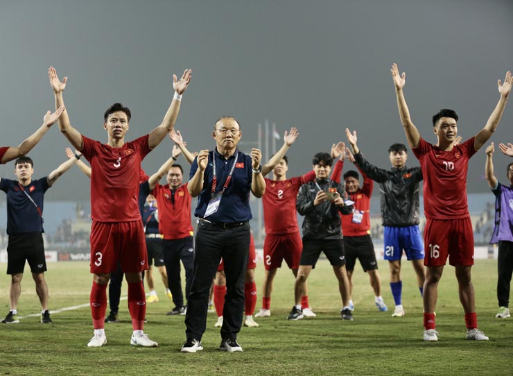 ĐT Việt Nam vỡ òa ăn mừng vào chung kết AFF Cup, vinh danh Tiến Linh - Văn Lâm - 6