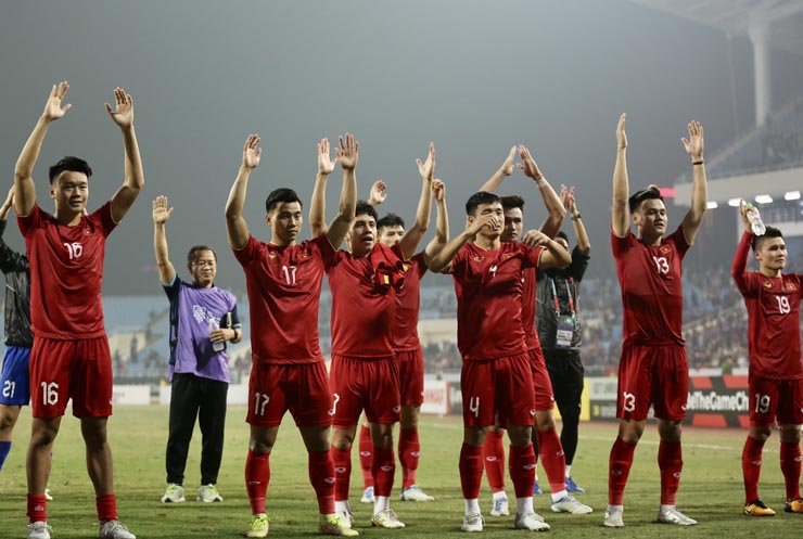 ĐT Việt Nam vỡ òa ăn mừng vào chung kết AFF Cup, vinh danh Tiến Linh - Văn Lâm - 7