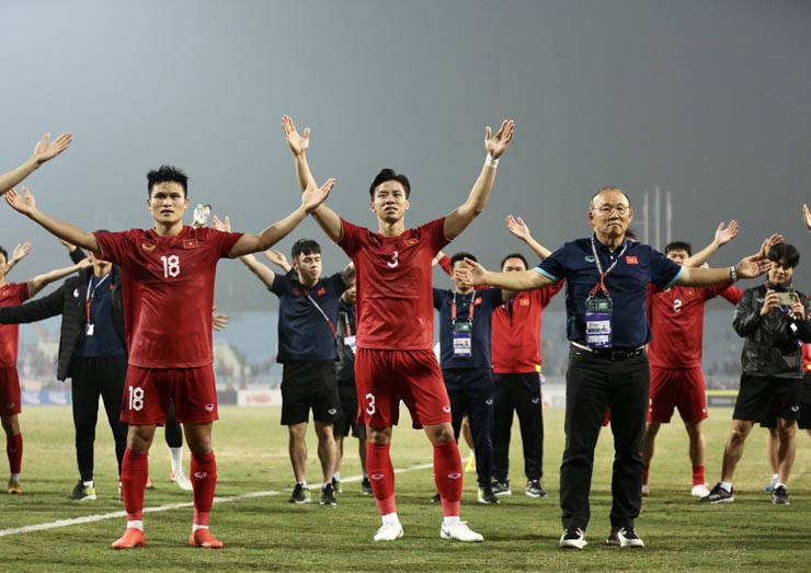 ĐT Việt Nam vỡ òa ăn mừng vào chung kết AFF Cup, vinh danh Tiến Linh - Văn Lâm - 9