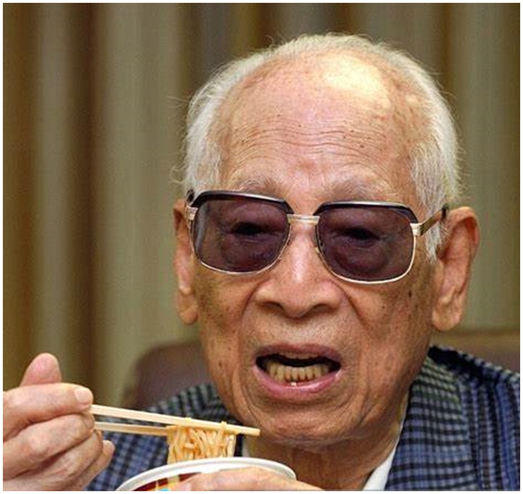 Momofuku Ando, người được mệnh danh là &#34;Ông vua của mì ăn liền&#34; trong mọi thời đại.
