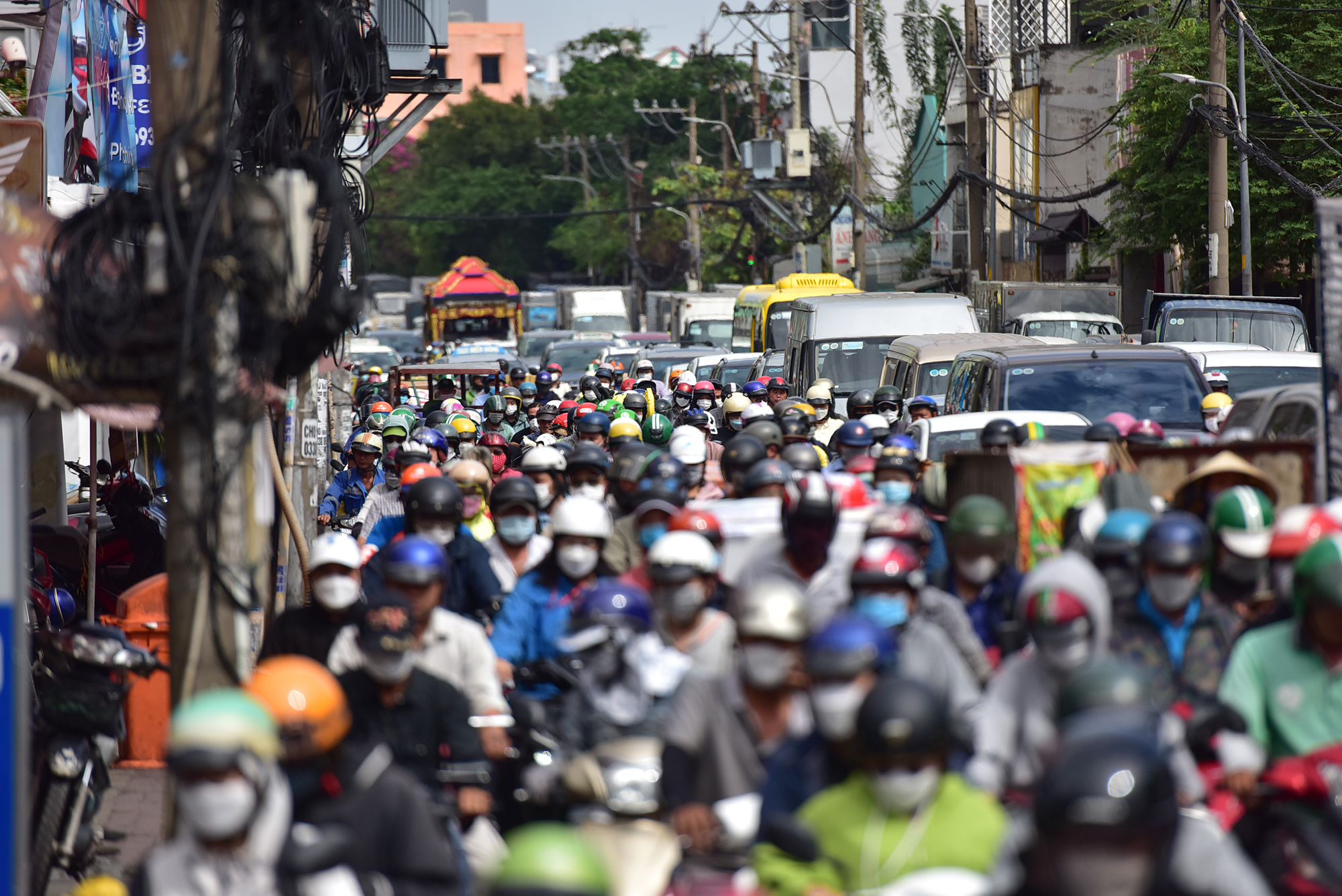 Hình ảnh đường phố ở TP.HCM dịp sát Tết khiến nhiều tài xế sợ hãi - 1