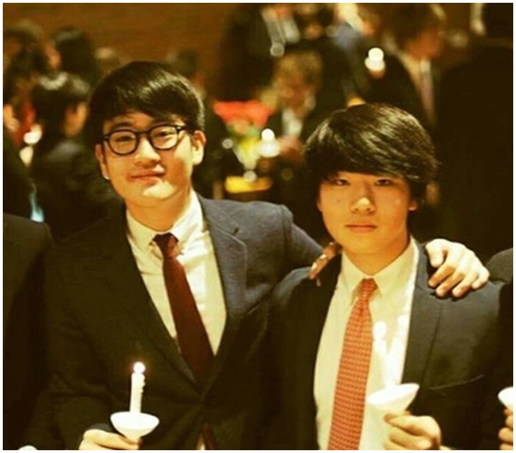 Lee Ji Ho (bên trái) là người thừa kế tập đoàn Samsung trong tương lai.