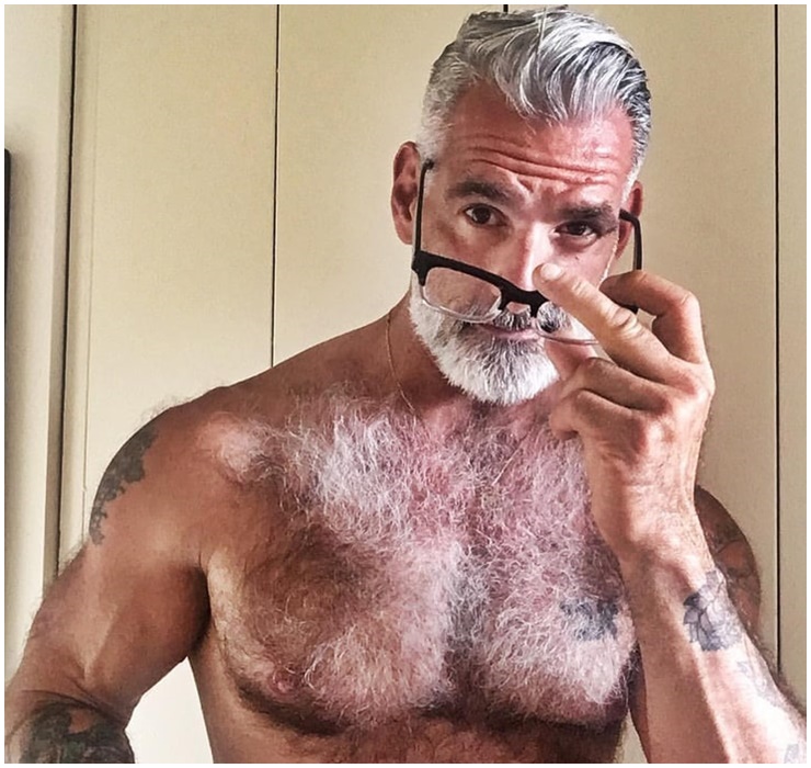 Anthony Varrecchia, sinh năm 1963 hiện là một trong người đàn ông hot nhất hiện nay. Dù đã bước sang tuổi 60 nhưng ông vẫn sở hữu body cực hấp dẫn.
