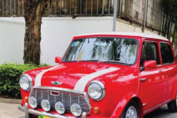 Mini Cooper đời cổ 'lột xác' qua bàn tay người thợ ở Đồng Nai