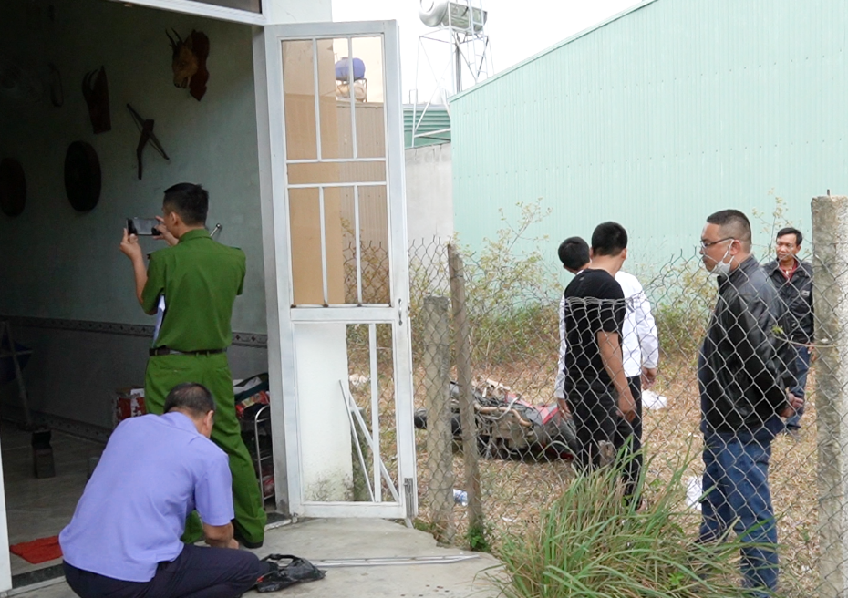 Xô xát với chủ nhà, 1 trong 2 tên trộm tử vong - 1