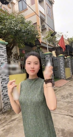 Hình ảnh của Chu Thanh Huyền trong clip mới được cô đăng tải trên trang TikTok cá nhân