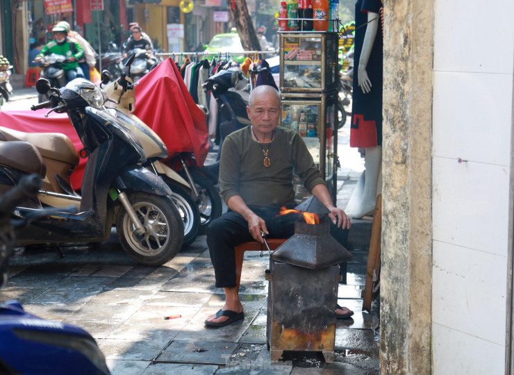 Thông thường người dân sẽ làm lễ cúng trước thời điểm 12h trưa ngày 23 tháng Chạp để ông Công ông Táo kịp về báo cáo với Ngọc Hoàng.