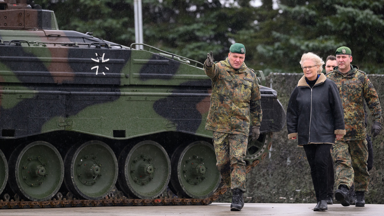 Đức vẫn tỏ ra thận trọng dù Ba Lan là quốc gia đầu tiên ở châu Âu cung cấp xe tăng chủ lực cho Ukraine.