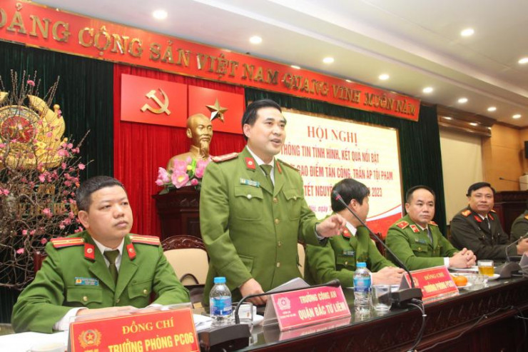 Đại tá Lê Đức Hùng thông tin tại họp báo.