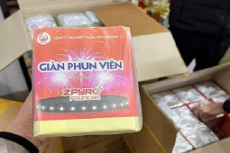 Chi tiền triệu mua pháo hoa chơi Tết, tá hỏa phát hiện chỉ là ống giấy và chai nước