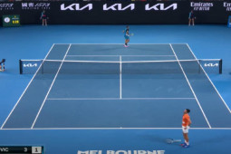 Djokovic thua Kyrgios trước thềm Australian Open, ném vợt vì bất lực