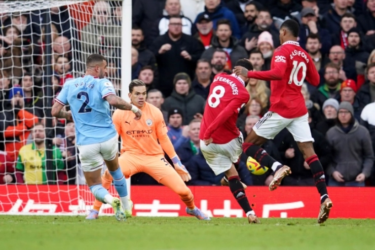 Phút 78, Bruno Fernandes gỡ hòa cho MU. Ở tình huống này, Rashford rơi vào thế việt vị nhưng không tham gia tình huống, vì vậy trọng tài vẫn công nhận bàn thắng