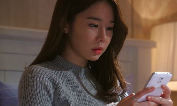 Chồng lén lút thưởng Tết chị giúp việc, vợ choáng váng nhận ra điều bất thường sau đó - 1