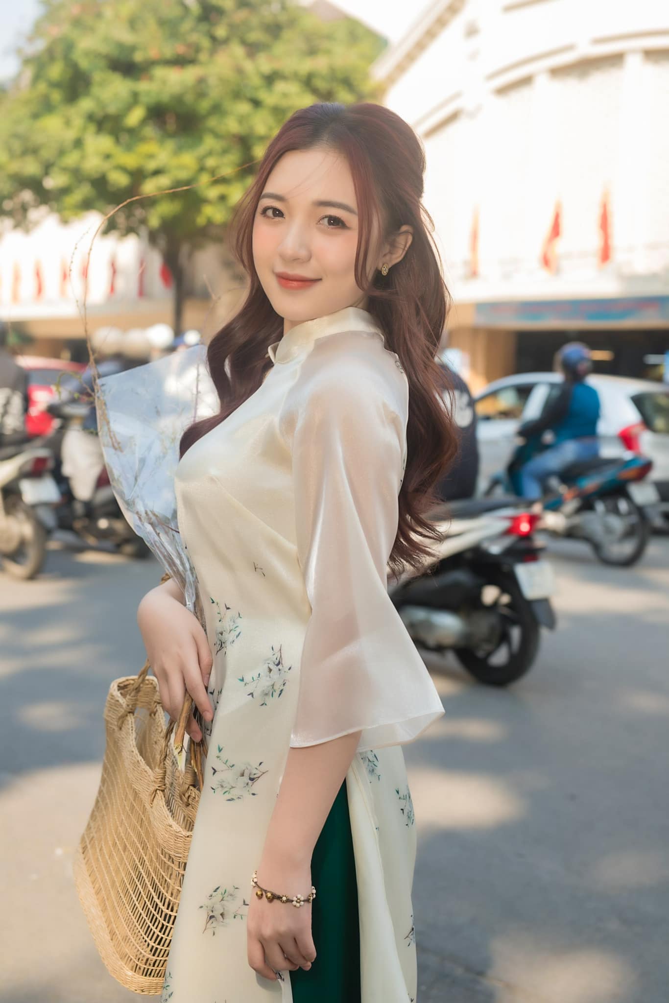 MC Phương Thảo nổi bật với vẻ ngoài xinh đẹp.
