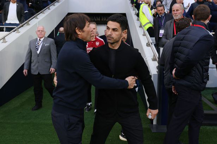 HLV Conte nhắc nhở Arsenal đừng gây áp lực với trọng tài