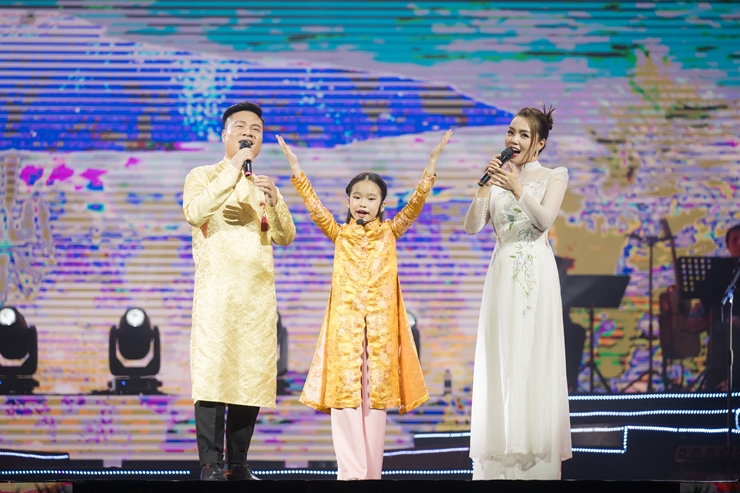 Nguyễn Ngọc Anh đẹp ngọt ngào và quyến rũ hát chương trình “Xuân quê hương” - hình ảnh 4