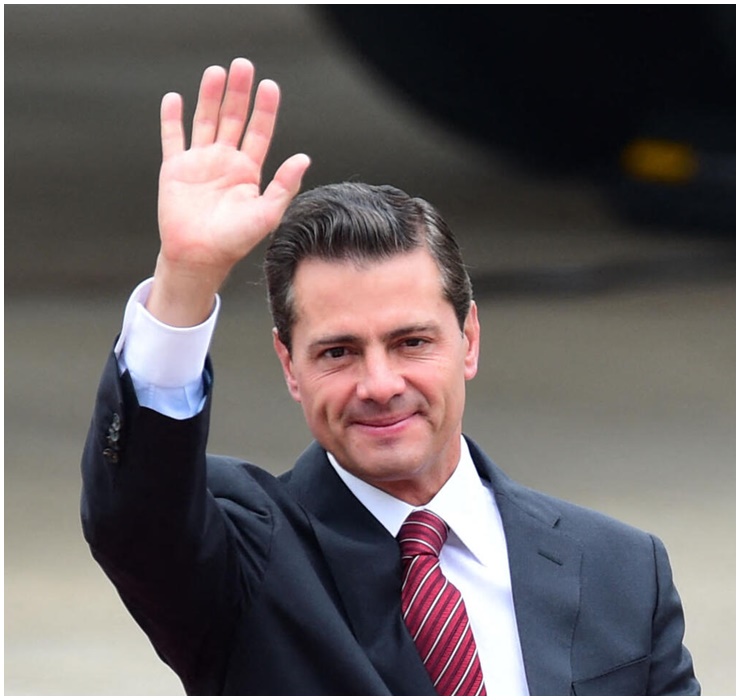 Pena Nieto được các công dân của Mexico ưu ái gọi là &#34;người đàn ông nóng bỏng&#34; với gương mặt nam tính góc cạnh, mái tóc bồng bềnh cùng nụ cười rạng rỡ.
