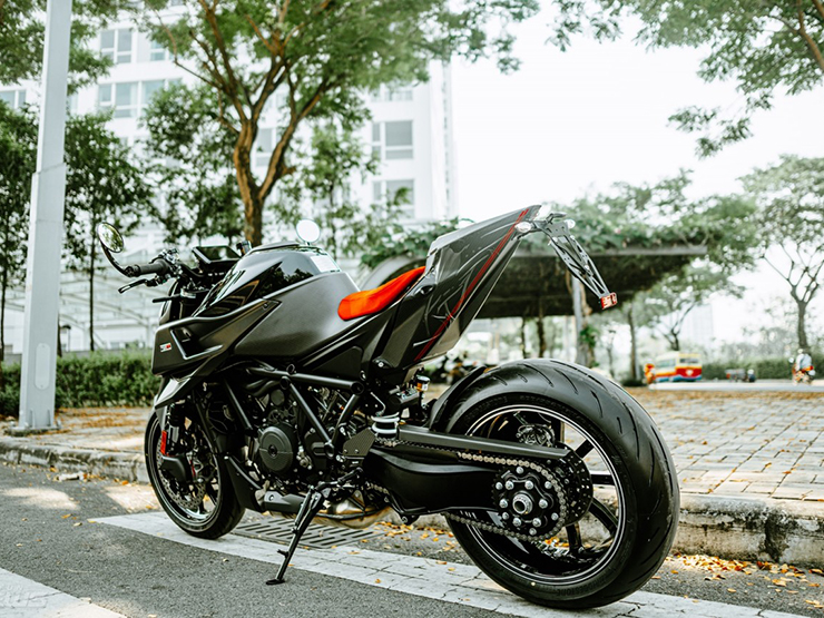 KTM Brabus 1300 R tại Việt Nam có giá hơn 2,2 tỷ đồng - 2