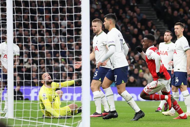 Thủ môn Lloris bị các fan Tottenham chỉ trích dữ dội