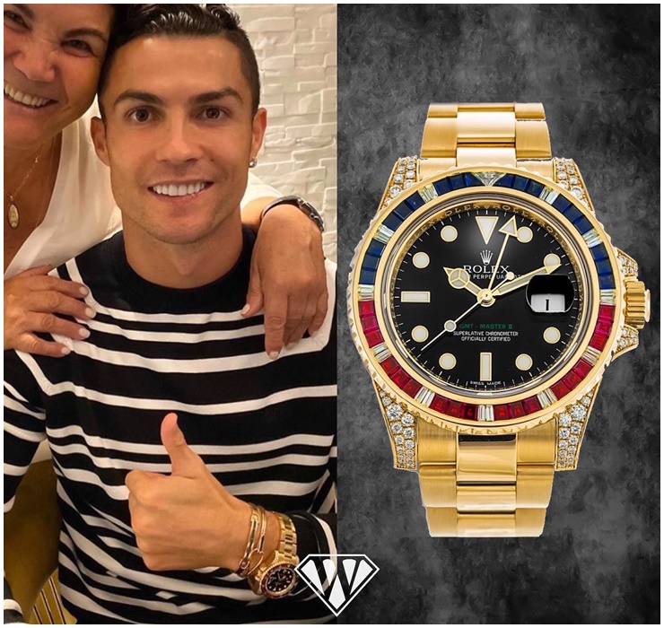 Lại là một tuyệt phẩm đến từ thương hiệu đồng hồ Rolex, trên tay Cristiano Ronaldo là chiếc đồng hồ Rolex GMT-Master II Saru 40mm. Chiếc đồng hồ được chế tác từ vàng vàng 18K, viền bezel nạm đá quý, dây đeo được điểm kim cương.
