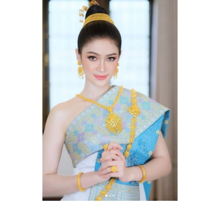 Barbie Piyamarth là người mẫu, diễn viên, ca sĩ, đăng quang Miss International Lào 2018.
