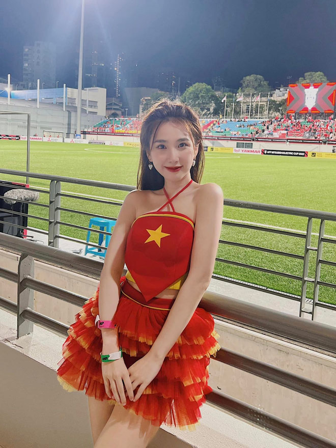 Cô gái Việt nổi bật khán đài sân vận động Thái Lan trận chung kết AFF Cup 2022 - hình ảnh 3