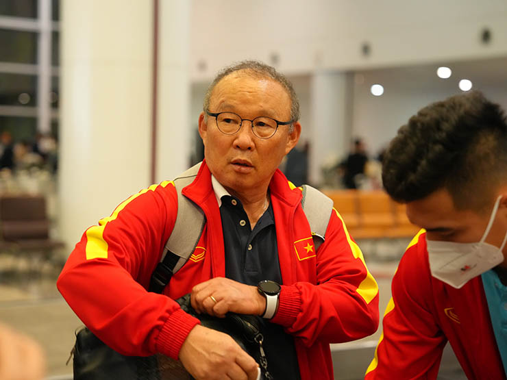 ĐT Việt Nam đã về nước sau AFF Cup 2022, được hàng dài CĐV chào đón - 6