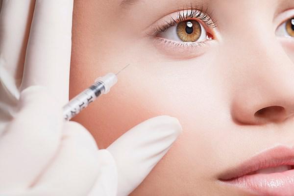 Thận trọng với liệu pháp làm đẹp bằng filler hoặc botox.