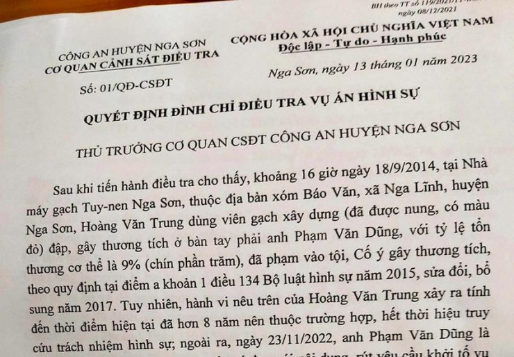 Quyết định đình chỉ vụ án hình sự của Cơ quan CSĐT - Công an huyện Nga Sơn đối với Hoàng Văn Trung. Ảnh: Đ.T