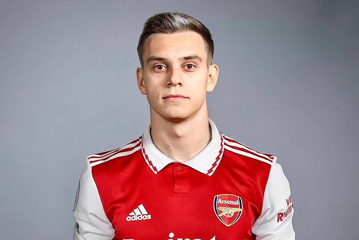 Trossard gia nhập Arsenal