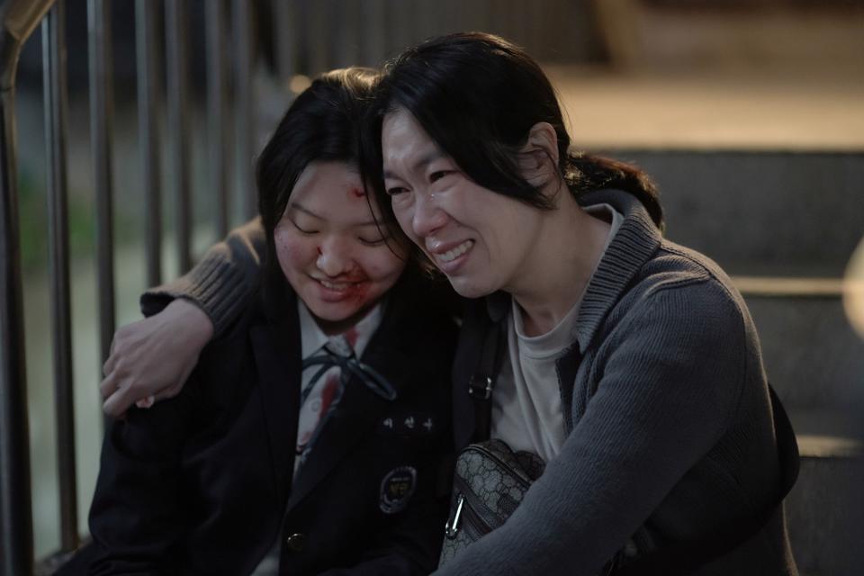 Phần 2 phim 18+ Top 1 toàn cầu của Song Hye Kyo "nhá hàng" nóng hổi - 2
