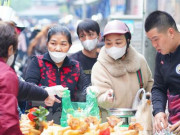 Tin tức trong ngày - Chen chân ở 'chợ nhà giàu' Hà Nội từ sáng sớm 30 Tết