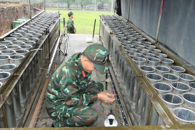 Giàn pháo hoa tại Đại nội Huế