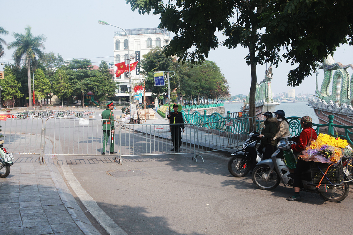 Nhiều người dân đi tới khu vực này phải quay lại.