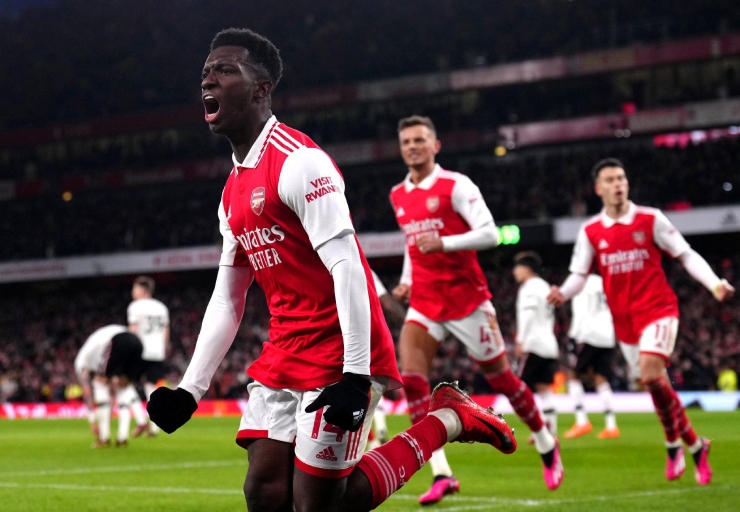 Nketiah lập cú đúp, mang về chiến thắng nghẹt thở cho Arsenal