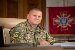 Bất ngờ được một người Mỹ tặng 1 triệu USD, Tổng Tư lệnh Ukraine xử lý ra sao?