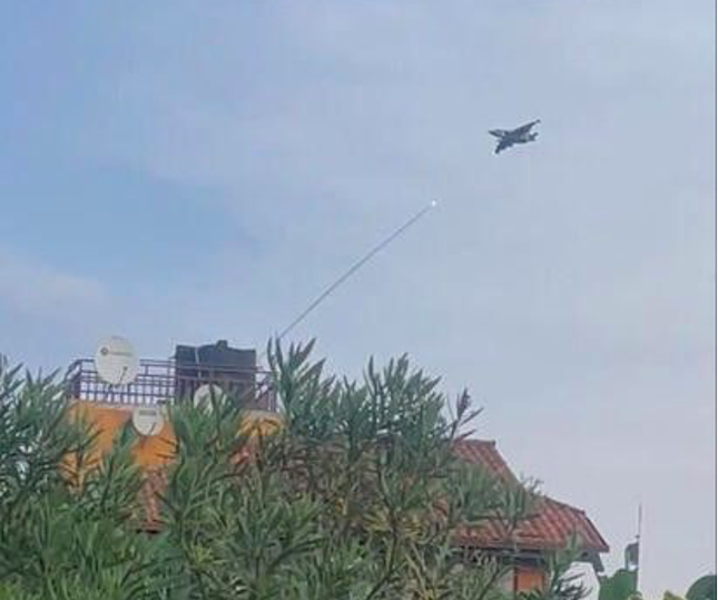 Hình ảnh chiếc máy bay quân sự của CHDC Congo bị bắn