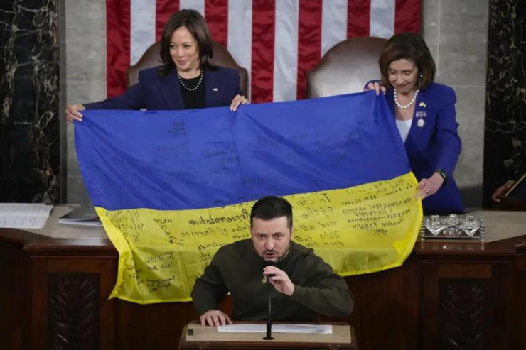 Tổng thống Ukraine Volodymyr Zelensky phát biểu trước quốc hội Mỹ hồi tháng 12-2022. Ảnh: Jacquelyn Martin/AP