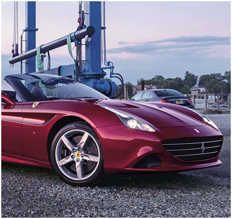 Ferrari California là chiếc xe thường được tỷ phú Adani dùng trong những chuyến đi dài ngày.
